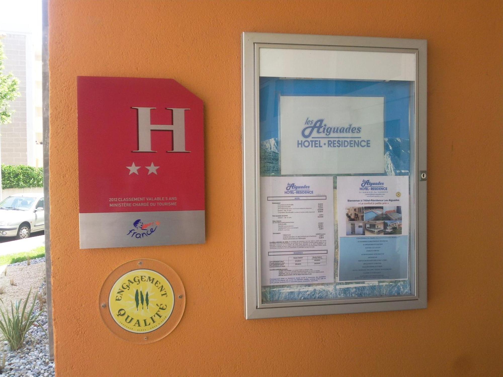 Hotel Residence Les Aiguades Port-de-Bouc Exteriör bild