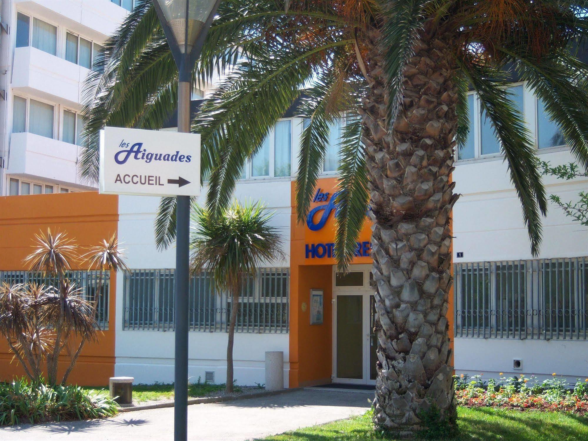 Hotel Residence Les Aiguades Port-de-Bouc Exteriör bild